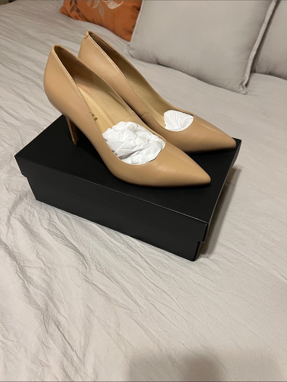 Coach Women's Beige Pointed-Toe 8 1/2 med Leather Pumps - Picture 8 of 8